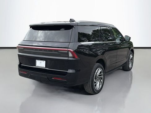 Used 2025 Lincoln Navigator Reserve image 5