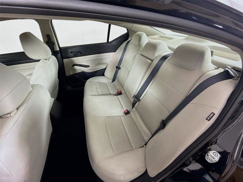 Used 2024 Nissan Altima 2.5 SV AWD/4WD image 11