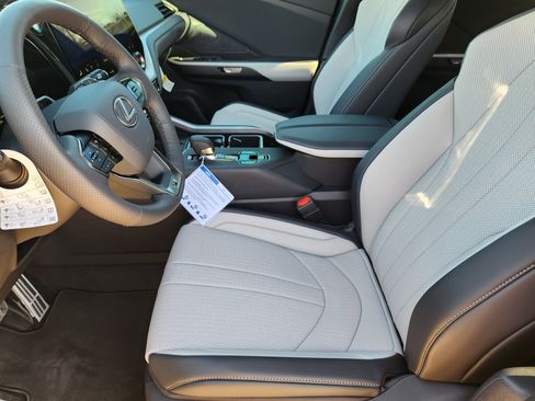 New 2026 Lexus TX 500h AWD image 8