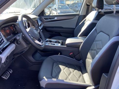 Used 2025 Volkswagen Atlas Peak Edition SE image 21