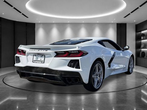 Used 2025 Chevrolet Corvette Stingray Coupe w/ 1LT RWD image 4