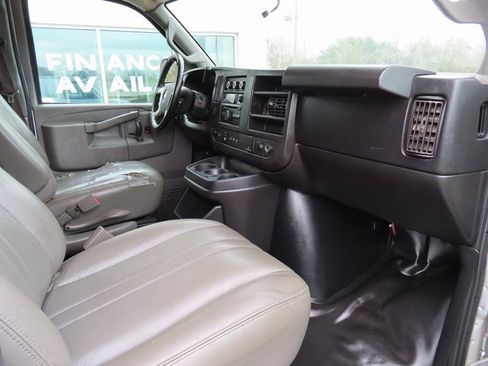 Used 2018 Chevrolet Express 2500 w/ Driver Convenience Package image 21