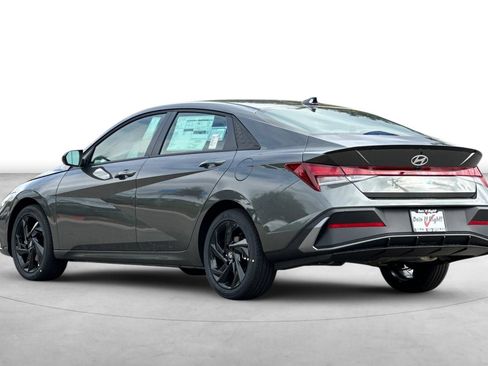 Used 2026 Hyundai Elantra Sport FWD image 4