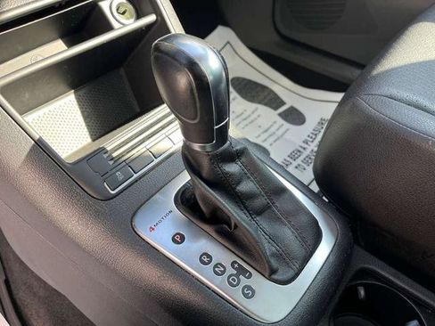 Used 2013 Volkswagen Tiguan SE image 24