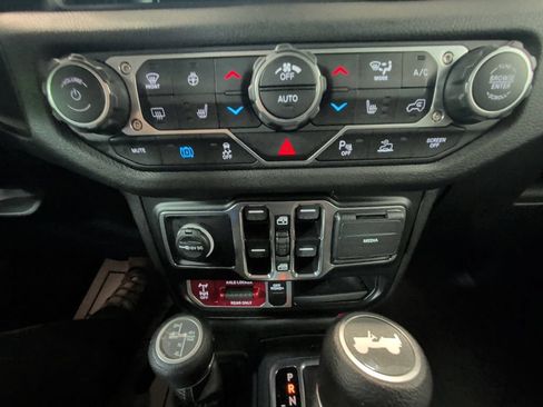 Used 2024 Jeep Wrangler Unlimited AWD/4WD image 22