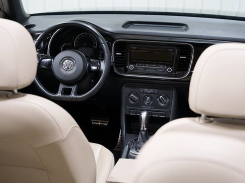 Used 2013 Volkswagen Beetle 2.5 image 22