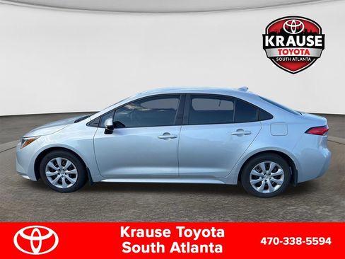 Used 2025 Toyota Corolla LE FWD image 4