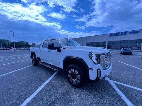 Used 2025 GMC Sierra 3500 Denali w/ Denali Reserve Package AWD/4WD image 2