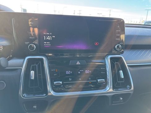 Used 2023 Kia Sorento SX image 19