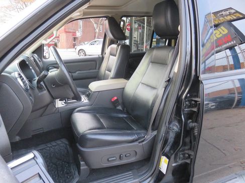 Used 2010 Ford Explorer XLT image 9