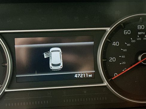 Used 2023 Kia Sorento LX image 19