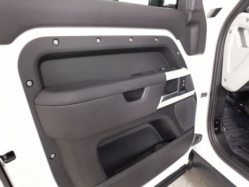 Used 2020 Land Rover Defender 110 HSE AWD/4WD image 22