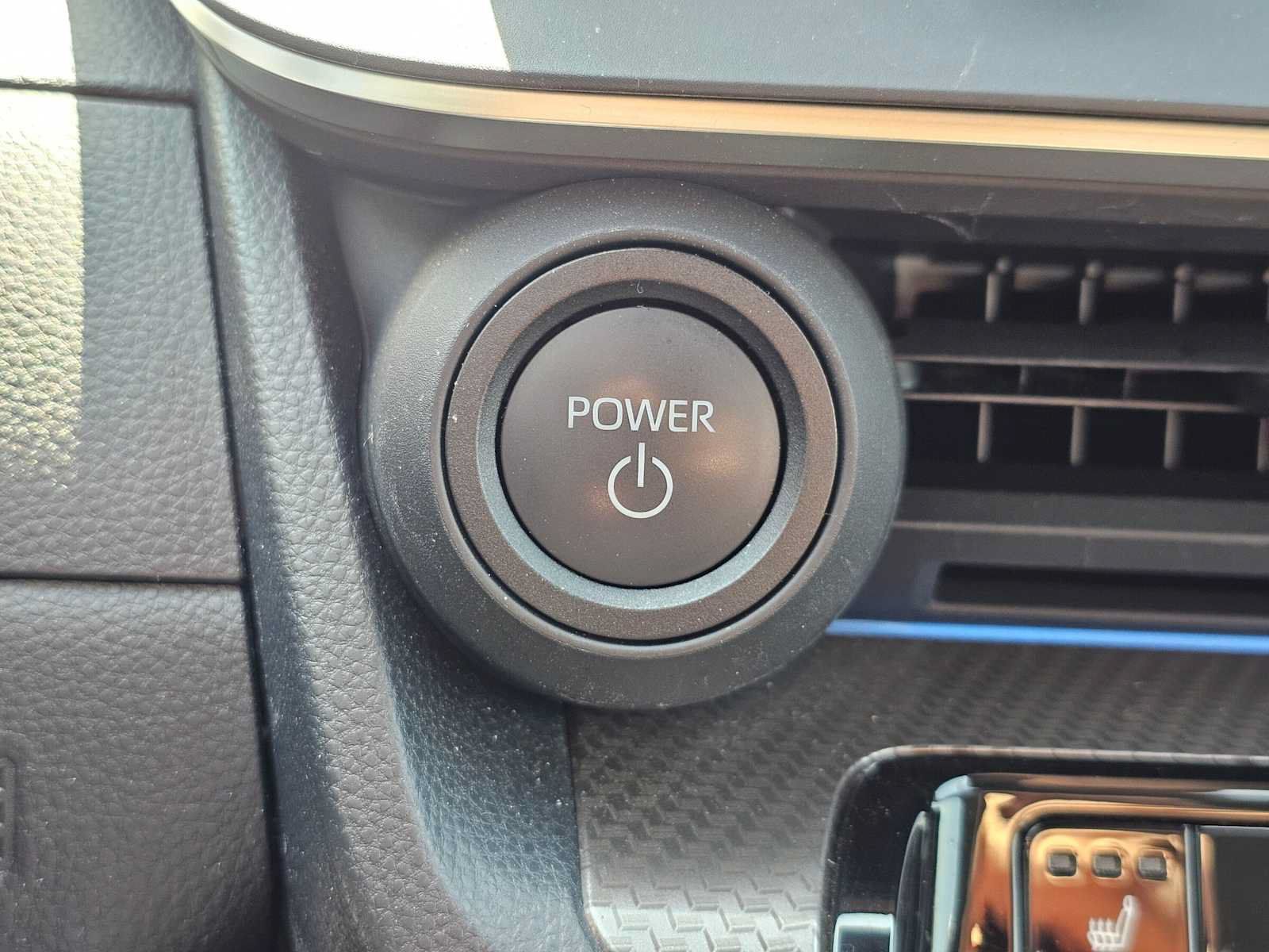 Certified 2026 Toyota Prius XLE FWD image 30