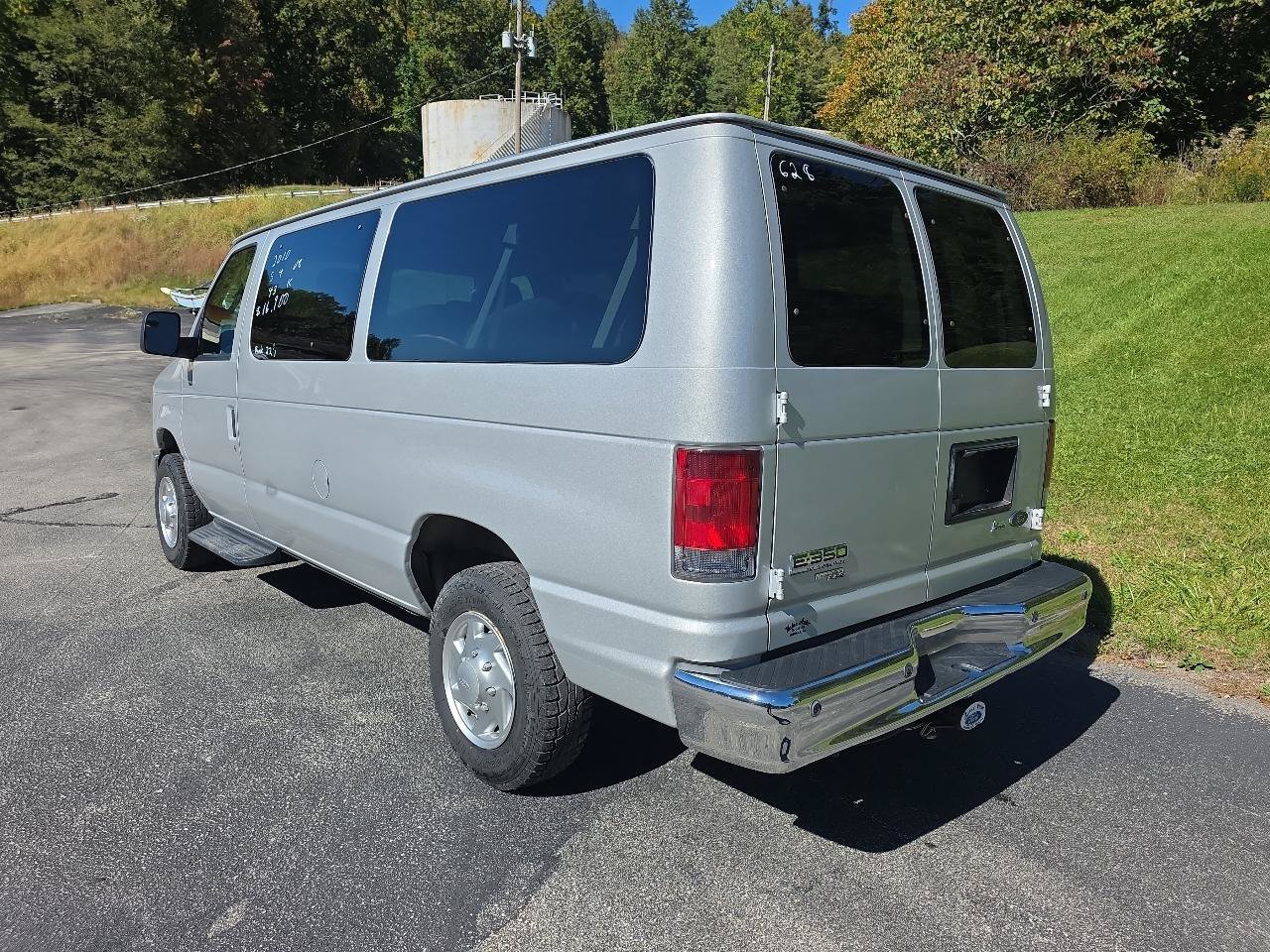 Used 2010 Ford E-350 and Econoline 350 XL RWD image 6