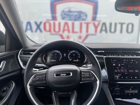 Used 2023 Jeep Grand Cherokee Laredo w/ Luxury Tech Group I AWD/4WD image 48