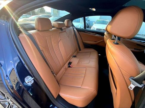 Used 2017 BMW 540i xDrive image 19
