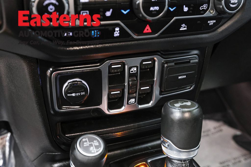 Used 2024 Jeep Wrangler Unlimited Sahara w/ Technology Group AWD/4WD image 21