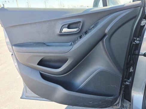 Used 2020 Chevrolet Trax LS w/ Tint and Cruise Package image 11