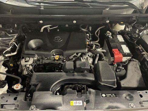 Used 2022 Toyota RAV4 LE AWD/4WD image 9