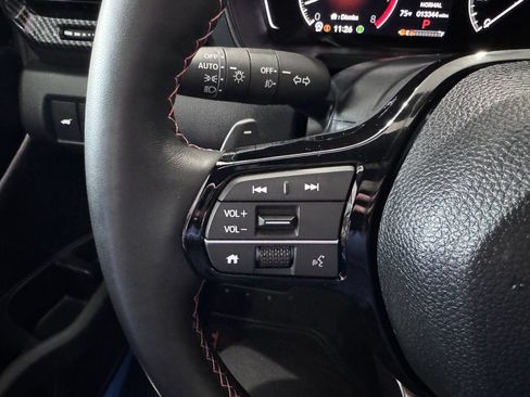 Used 2025 Honda Pilot TrailSport image 13