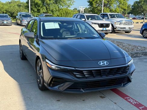 Used 2024 Hyundai Elantra SEL w/ Convenience Package FWD image 7