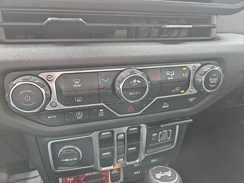 Used 2024 Jeep Wrangler Unlimited Sport AWD/4WD image 56