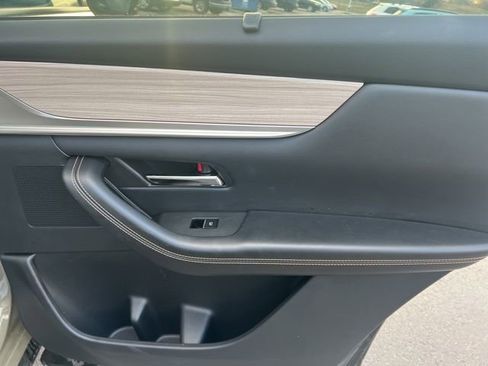 Certified 2025 MAZDA CX-70 Plug-In Hybrid w/ Premium Pkg image 36