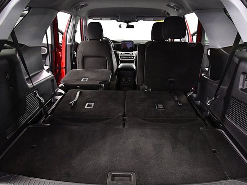 Used 2023 Ford Explorer XLT image 33