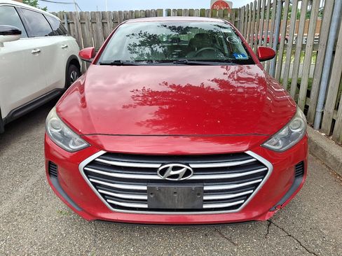 Used 2017 Hyundai Elantra SE FWD image 2