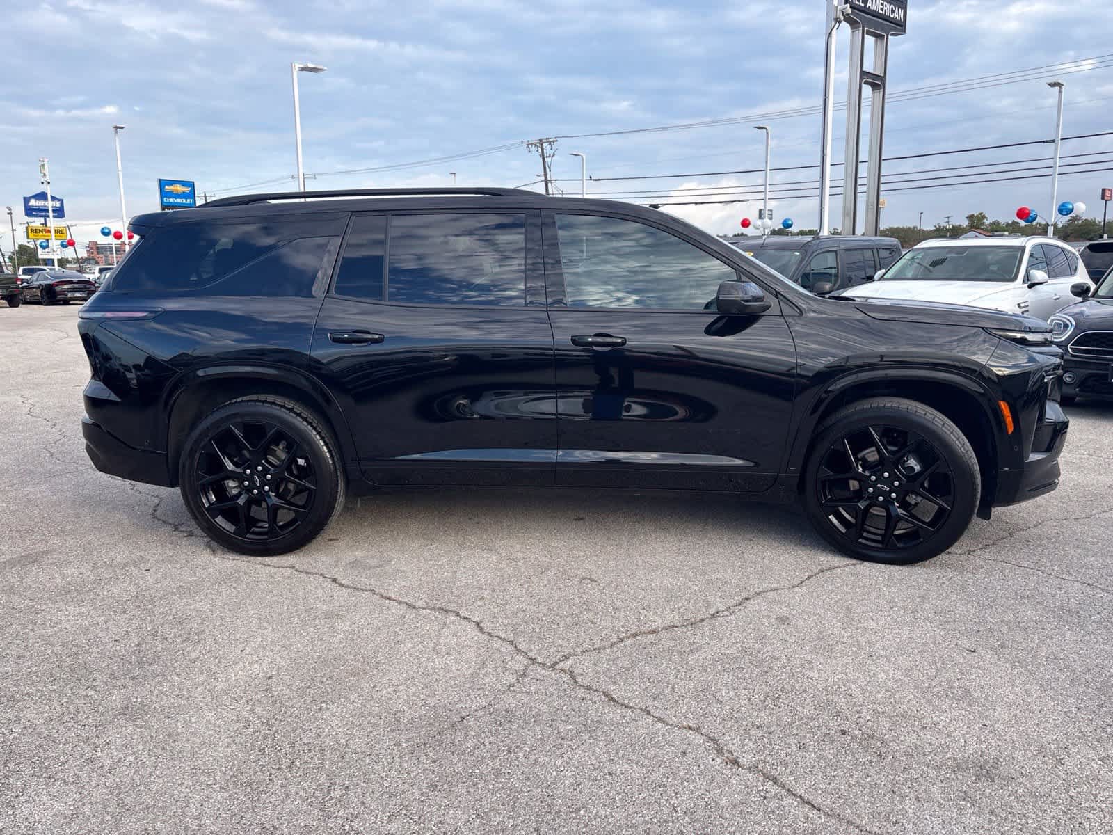 Used 2025 Chevrolet Traverse RS FWD image 4