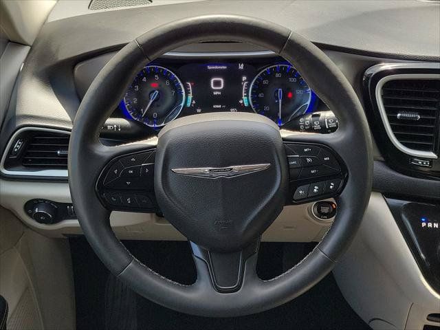 Used 2024 Chrysler Pacifica Touring-L FWD image 22