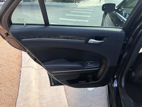 Used 2023 Chrysler 300 Touring L w/ Comfort Group RWD image 33