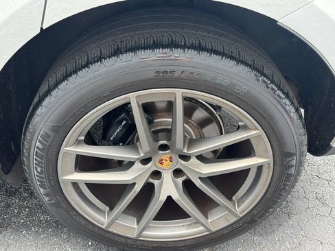 Used 2023 Porsche Macan AWD/4WD image 29