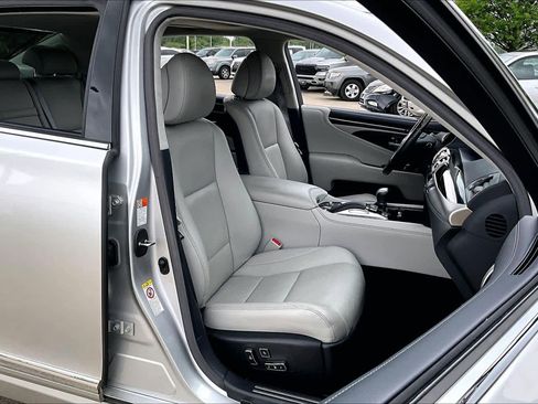 Used 2017 Lexus LS 460 L RWD image 8