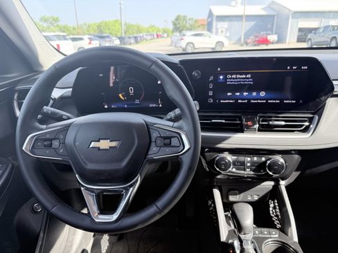 Used 2025 Chevrolet TrailBlazer LT w/ Convenience Package FWD image 10