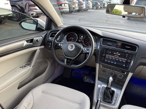 Used 2019 Volkswagen Golf SE FWD image 31