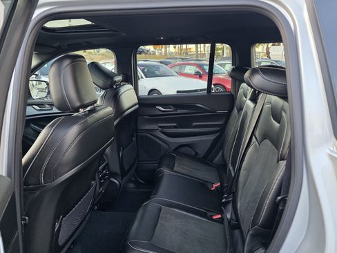 New 2025 Jeep Grand Cherokee Altitude image 18