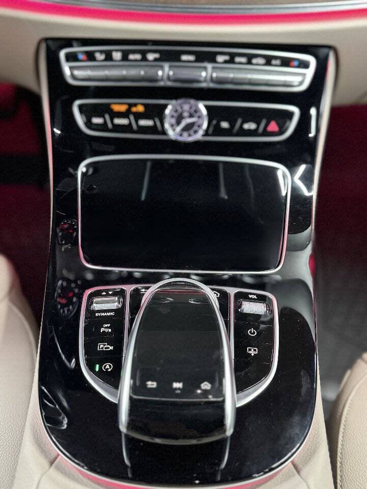 Used 2017 Mercedes-Benz E 300 4MATIC image 9