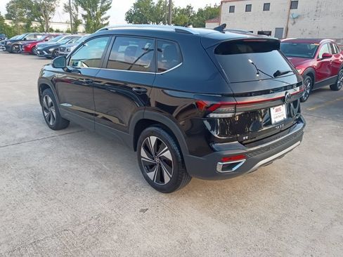 Used 2025 Volkswagen Taos SE AWD/4WD image 8
