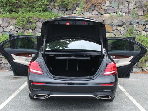Used 2018 Mercedes-Benz E 400 4MATIC Sedan image 10