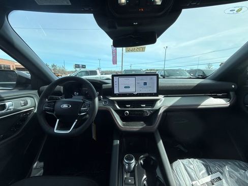 New 2026 Ford Explorer ST-Line w/ ST-Line Street Pack image 16