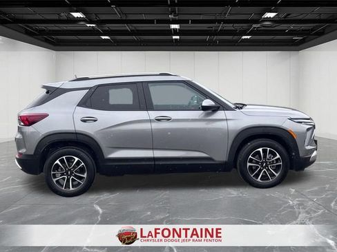 Used 2025 Chevrolet TrailBlazer LT FWD image 6