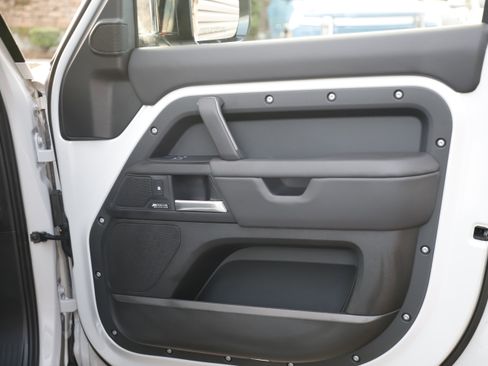 New 2026 Land Rover Defender 110 X-Dynamic SE image 11