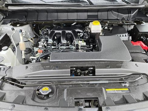Used 2025 Nissan Pathfinder SV FWD image 23