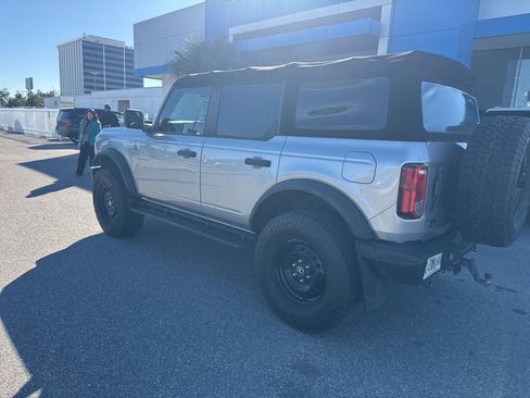 Used 2021 Ford Bronco Black Diamond image 5