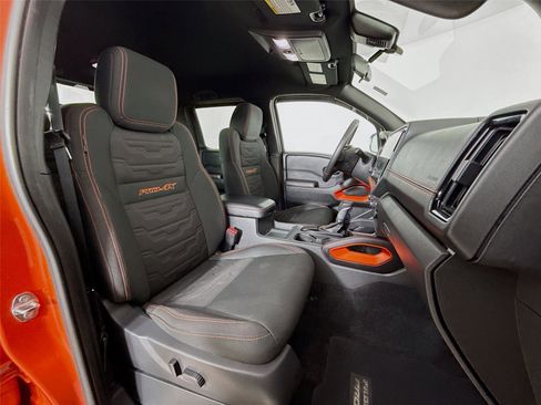 Used 2025 Nissan Frontier PRO-4X image 25