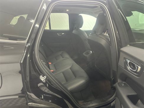 Used 2024 Volvo XC60 B5 Plus image 17