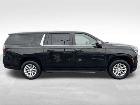 Used 2025 Chevrolet Suburban LS image 8