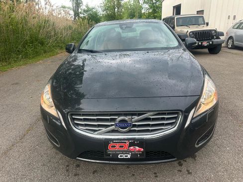 Used 2012 Volvo S60 T5 FWD image 2