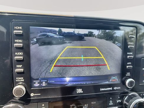 Used 2021 Toyota Highlander Limited AWD/4WD image 24